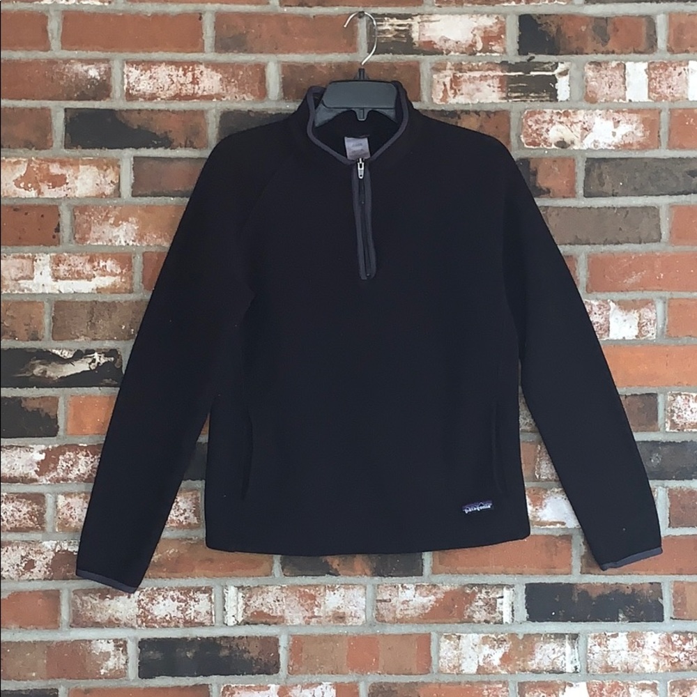 Women’s Patagonia Synchilla quarter zip fleece.